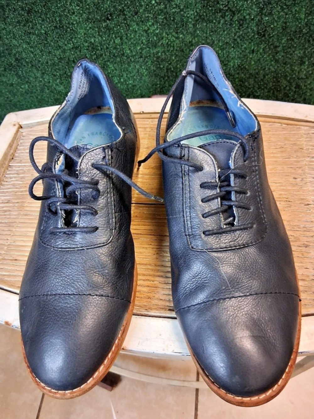 Gap Leather Lace-Up Oxfords in Black